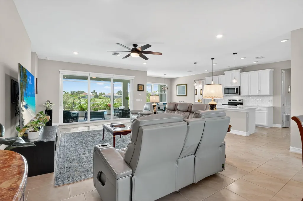 18725 Lake Hammock Drive Naples FL 34114