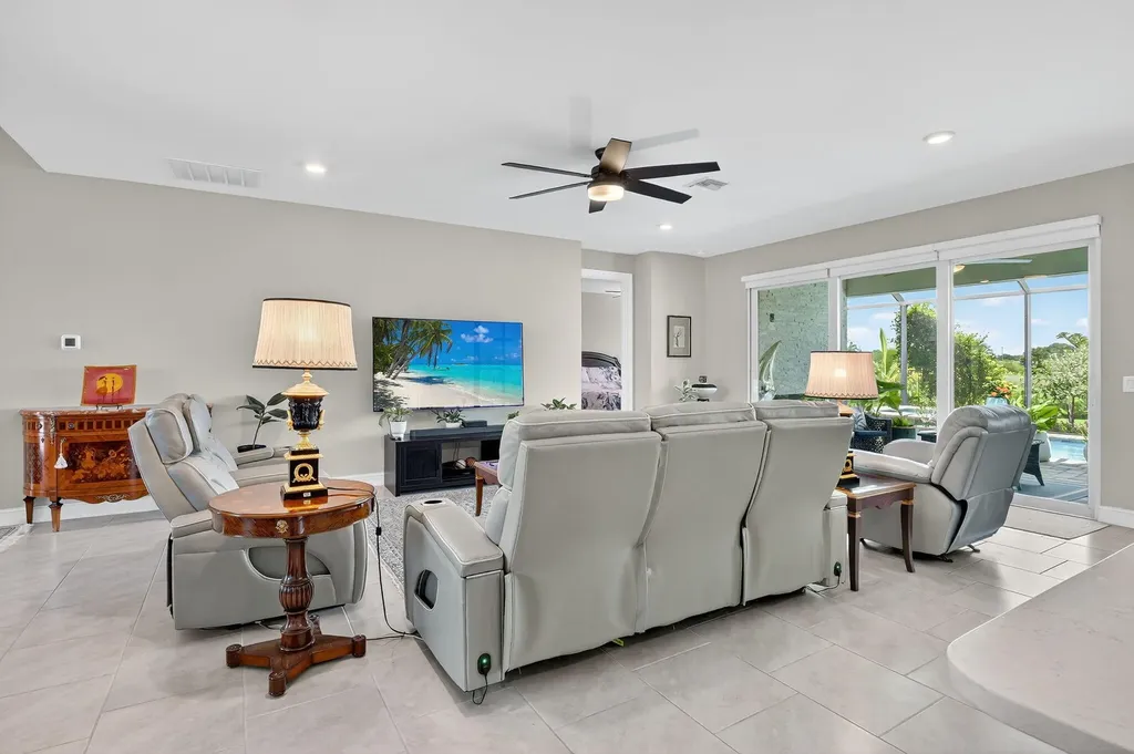 18725 Lake Hammock Drive Naples FL 34114