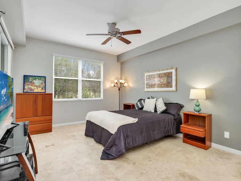 1042 Mainsail Drive Naples FL 34114