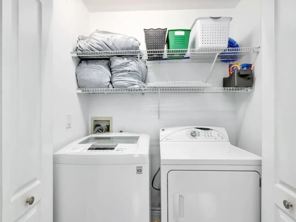 1042 Mainsail Drive Naples FL 34114