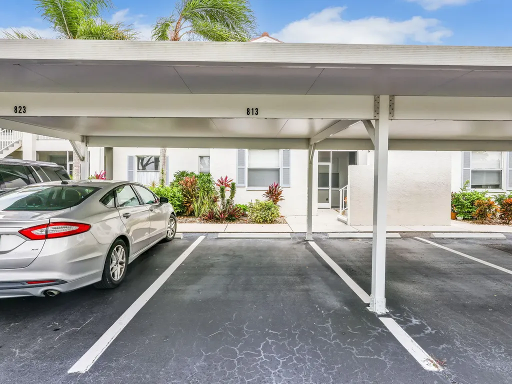 1042 Mainsail Drive Naples FL 34114