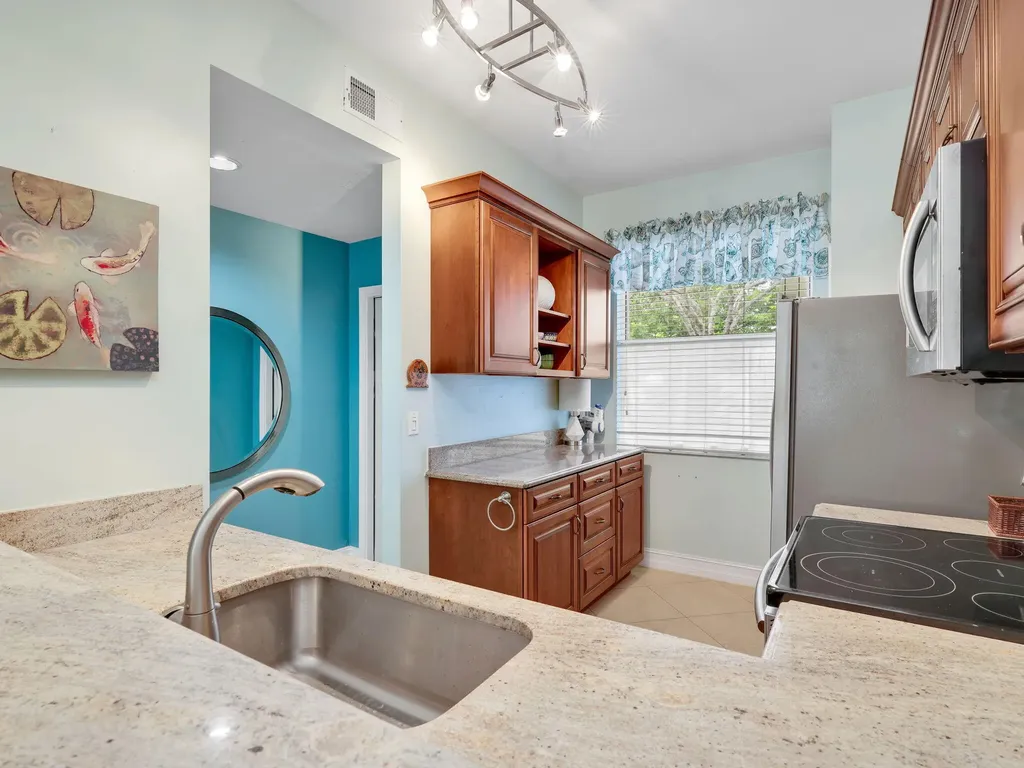 1042 Mainsail Drive Naples FL 34114