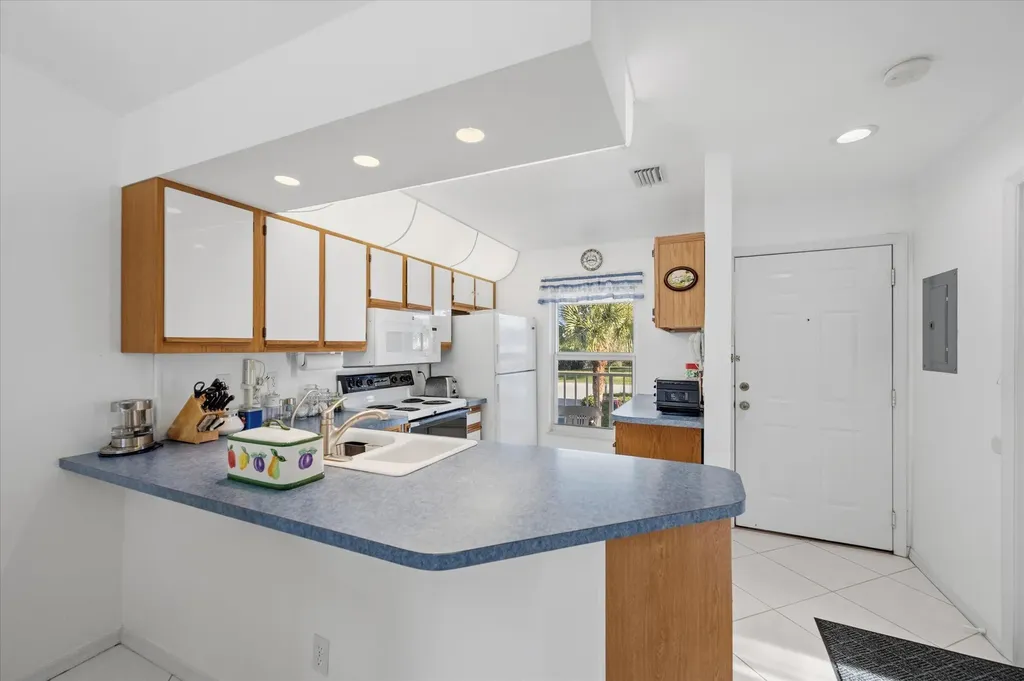 1165 Mainsail Drive Naples FL 34114