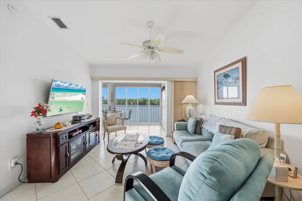 1165 Mainsail Drive Naples FL 34114