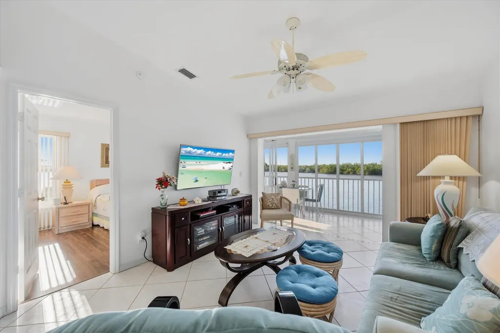 1165 Mainsail Drive Naples FL 34114