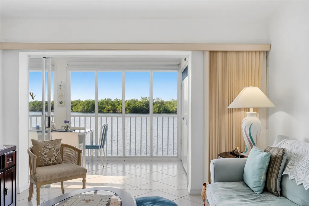 1165 Mainsail Drive Naples FL 34114