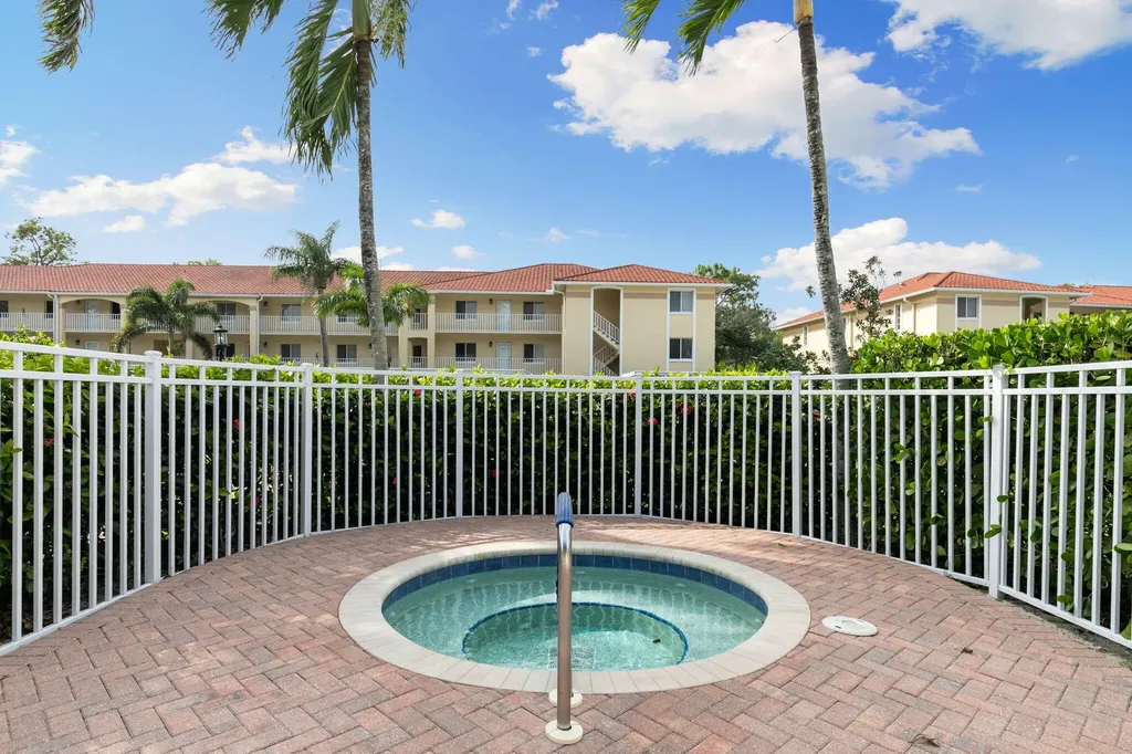 3685 Amberly Circle Naples FL 34112