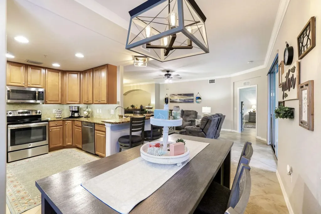 7878 Clemson Street Naples FL 34104