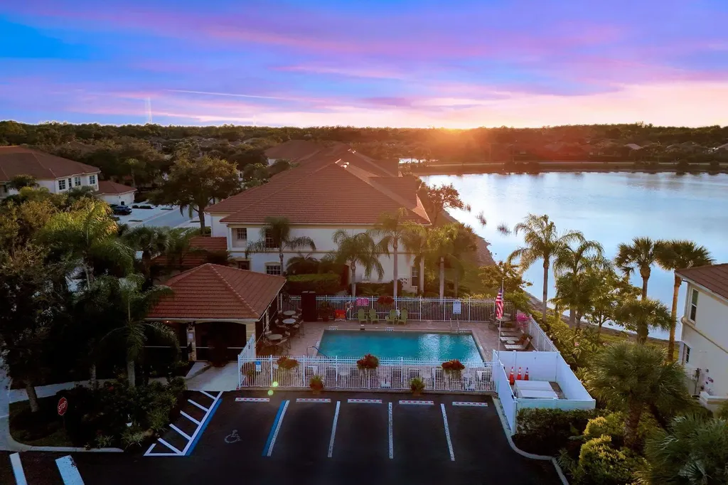 7878 Clemson Street Naples FL 34104