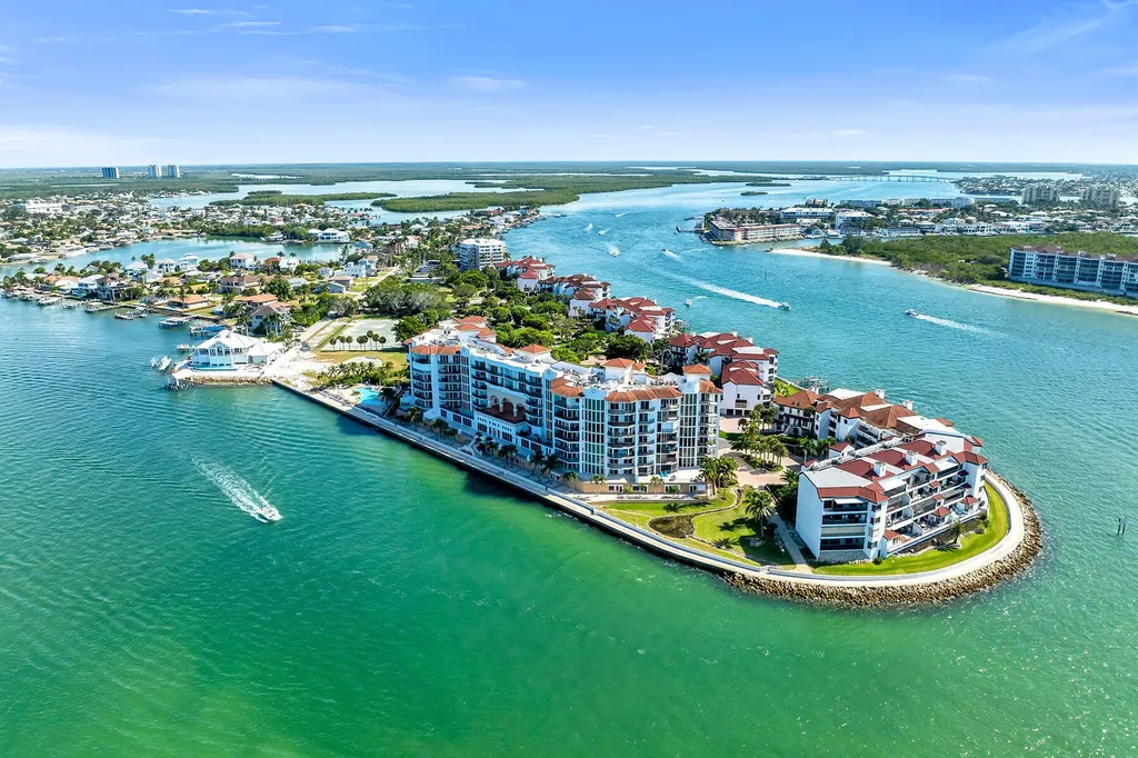 533 La Peninsula Boulevard Naples FL 34113