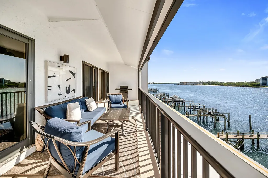 533 La Peninsula Boulevard Naples FL 34113