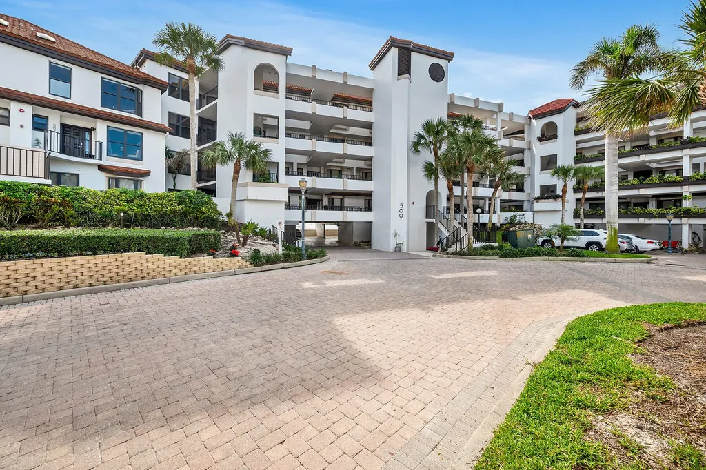 533 La Peninsula Boulevard Naples FL 34113