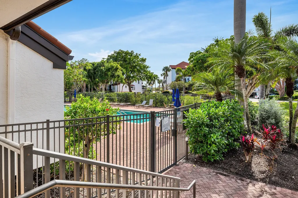 533 La Peninsula Boulevard Naples FL 34113