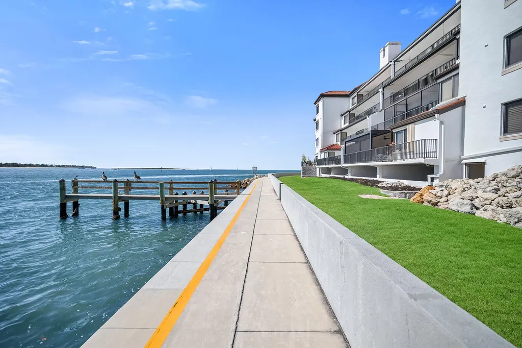 533 La Peninsula Boulevard Naples FL 34113