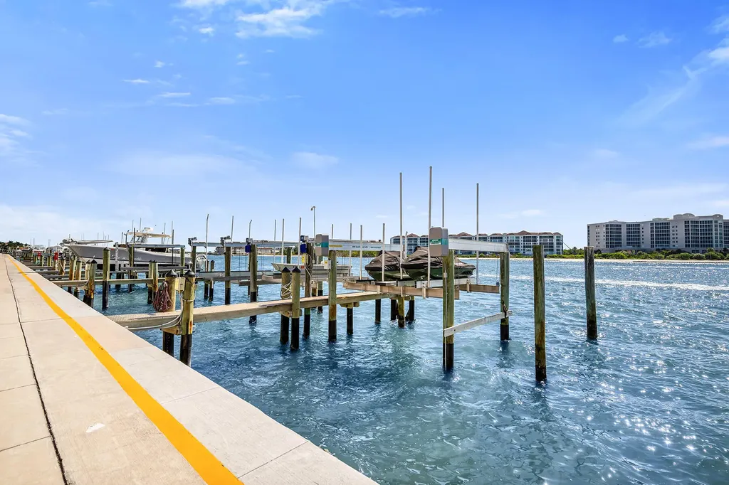 533 La Peninsula Boulevard Naples FL 34113