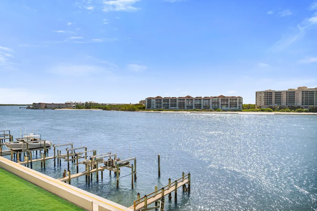 533 La Peninsula Boulevard Naples FL 34113