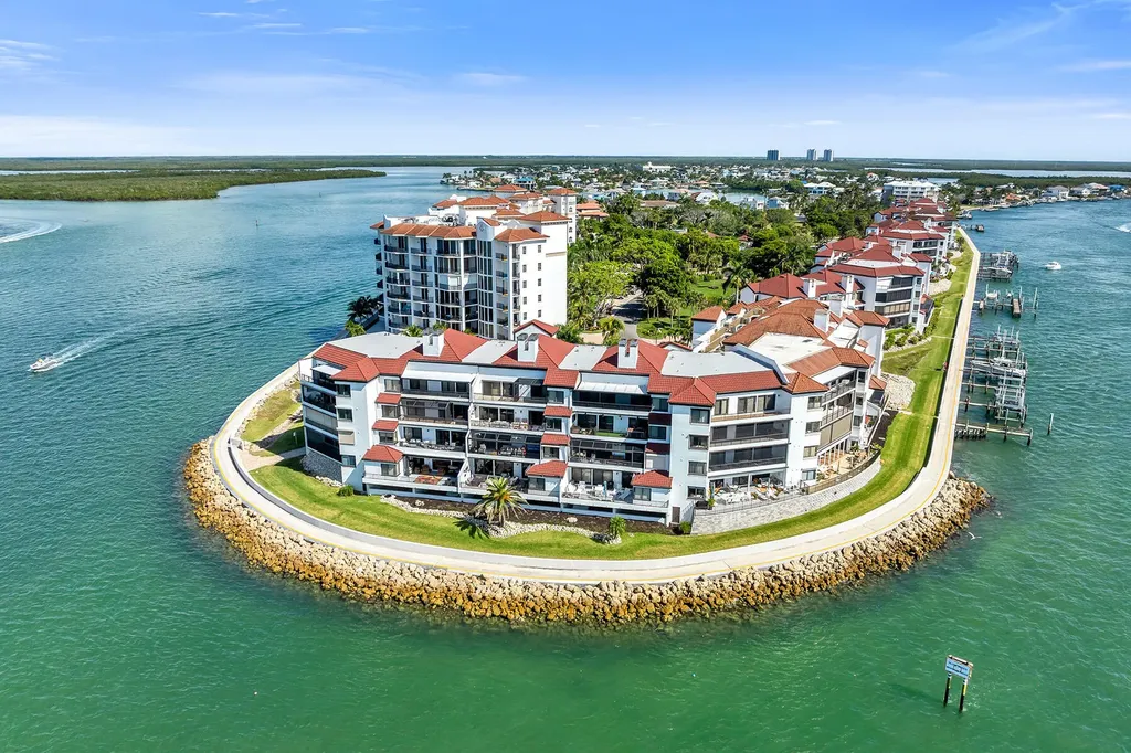 533 La Peninsula Boulevard Naples FL 34113