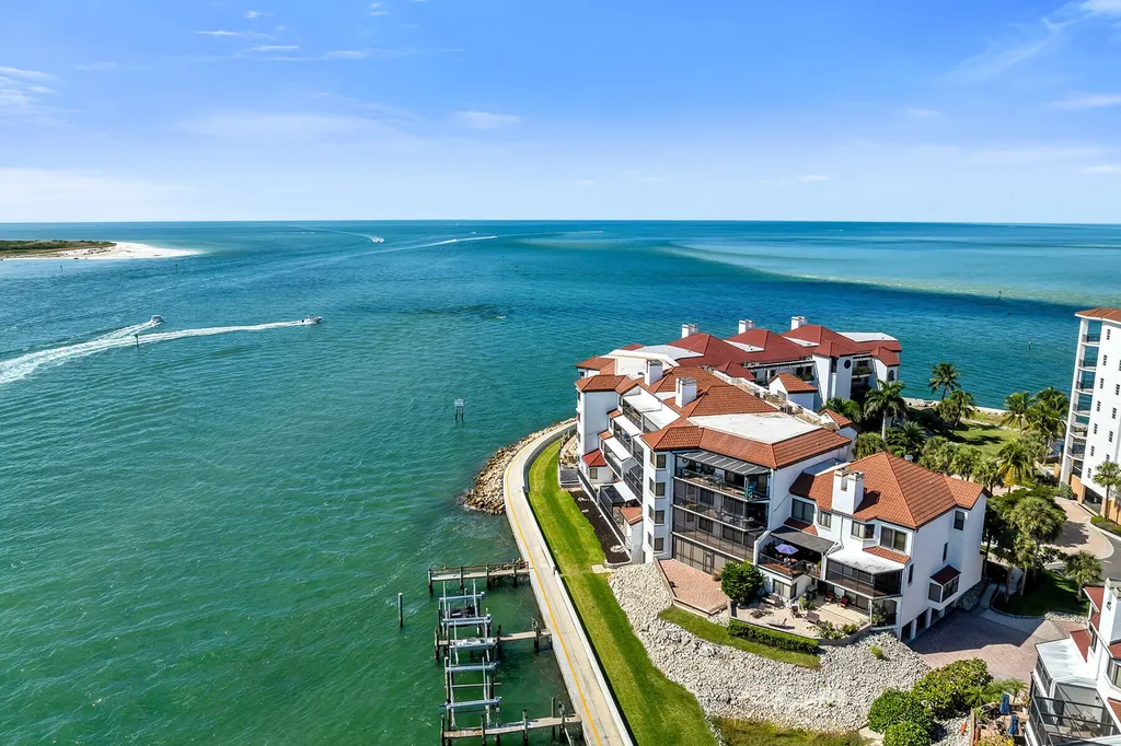 533 La Peninsula Boulevard Naples FL 34113