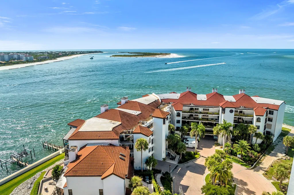 533 La Peninsula Boulevard Naples FL 34113