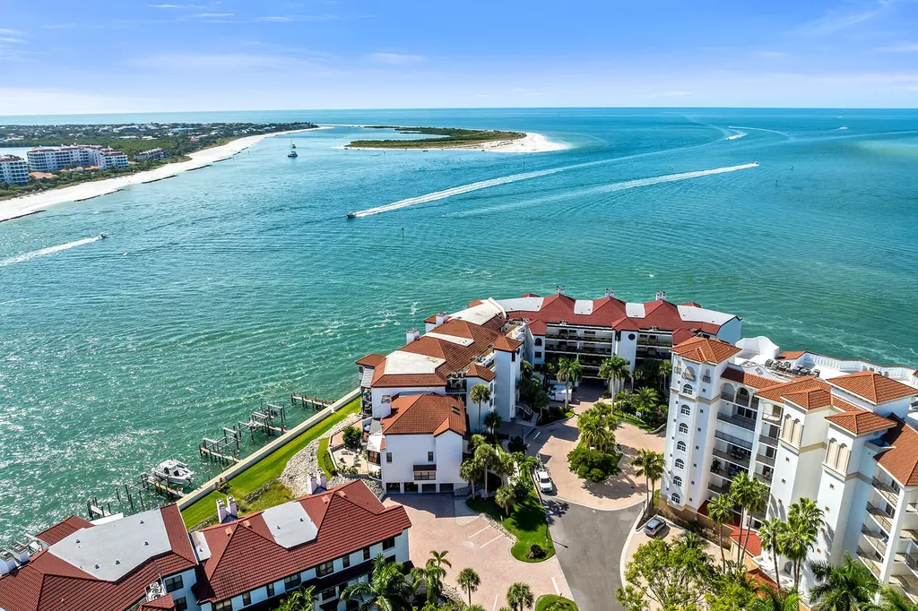 533 La Peninsula Boulevard Naples FL 34113