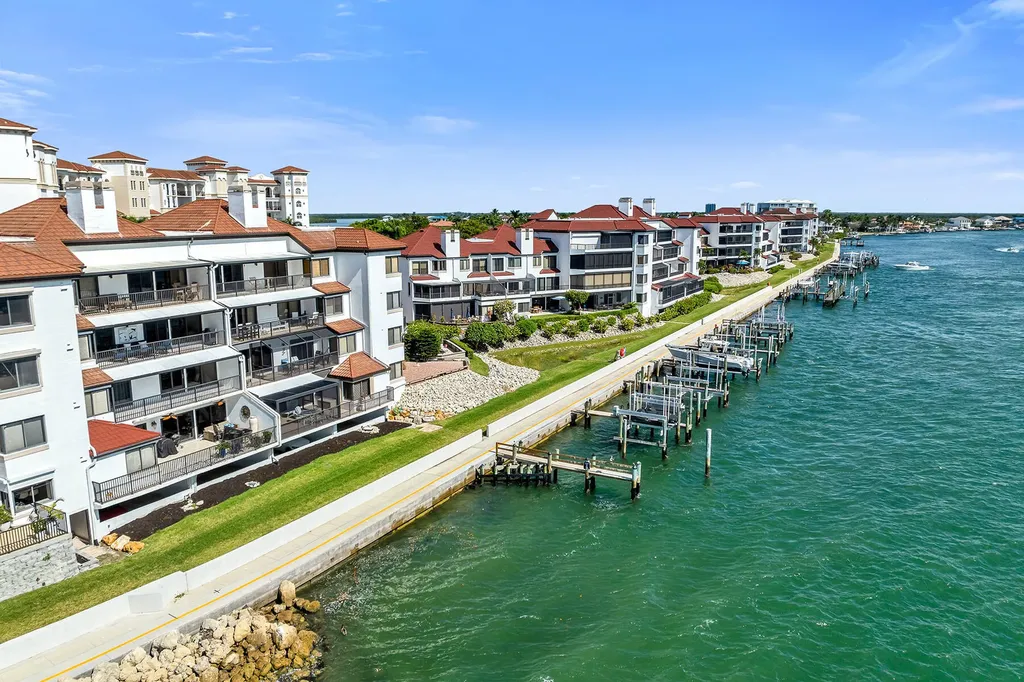 533 La Peninsula Boulevard Naples FL 34113