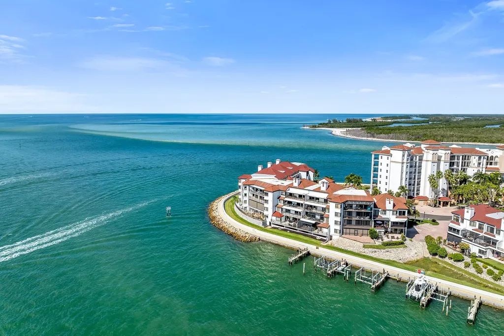 533 La Peninsula Boulevard Naples FL 34113