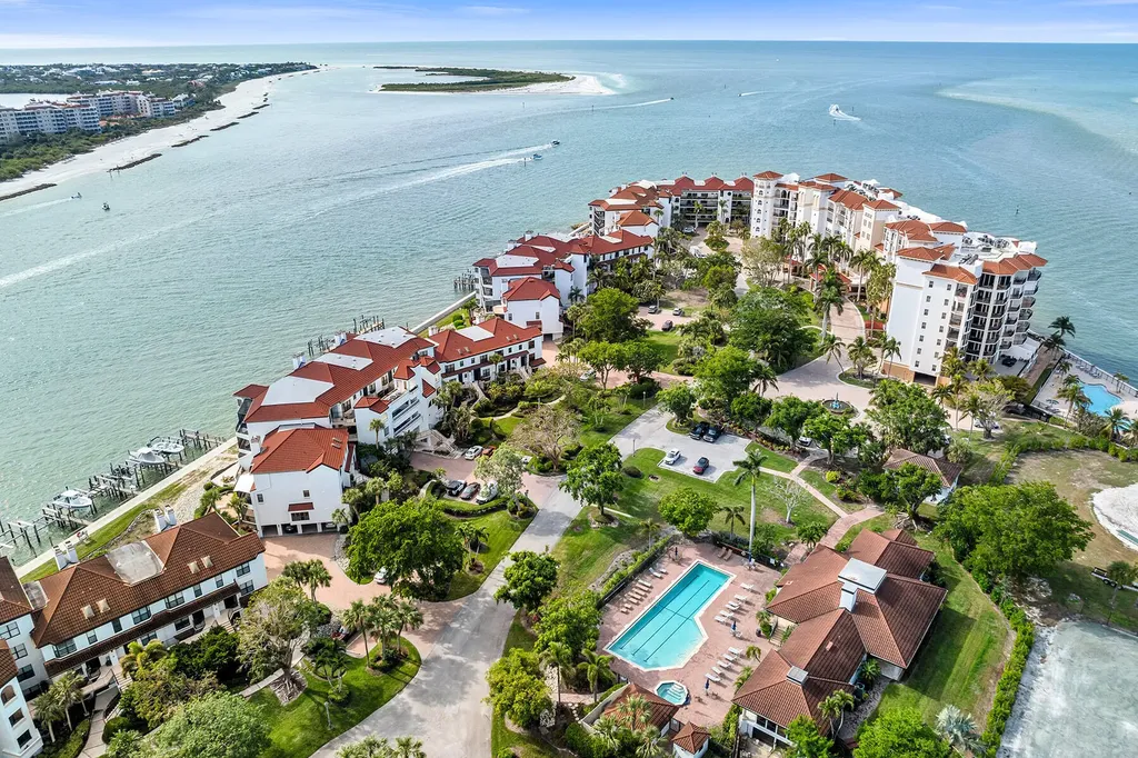 533 La Peninsula Boulevard Naples FL 34113