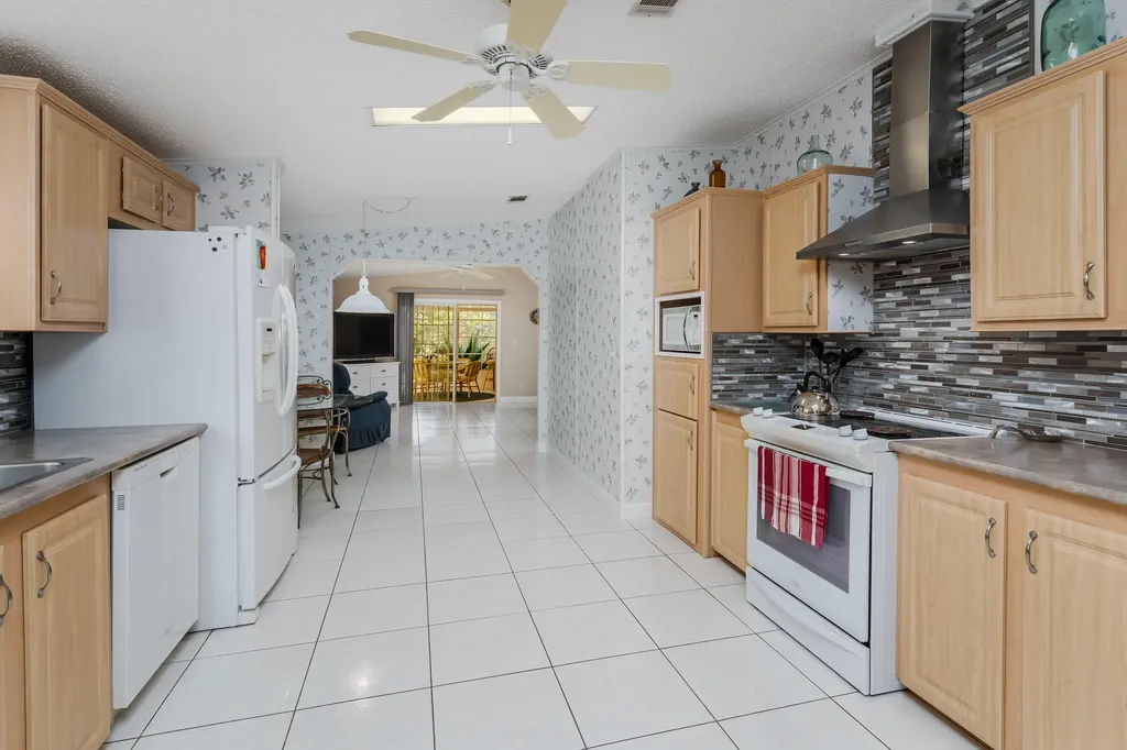 255 Riverwood Road Naples FL 34114