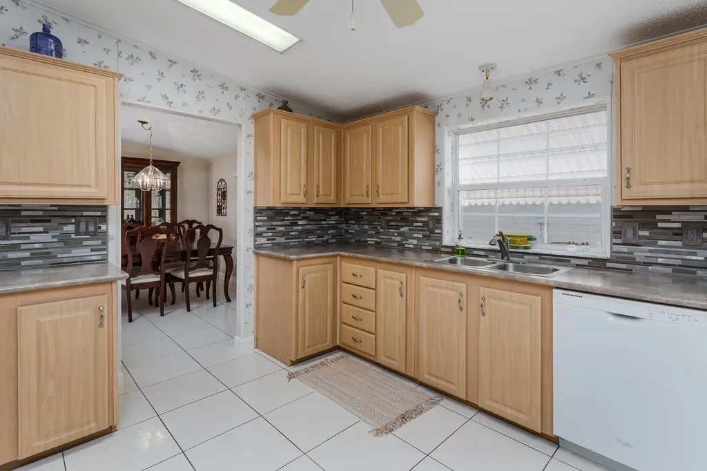 255 Riverwood Road Naples FL 34114