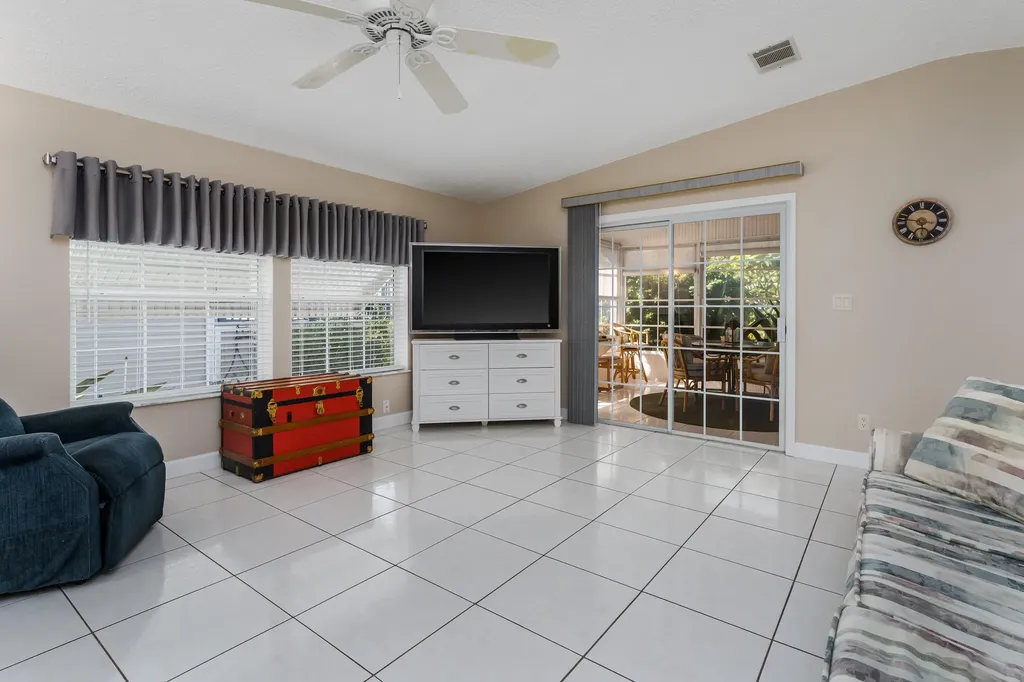 255 Riverwood Road Naples FL 34114