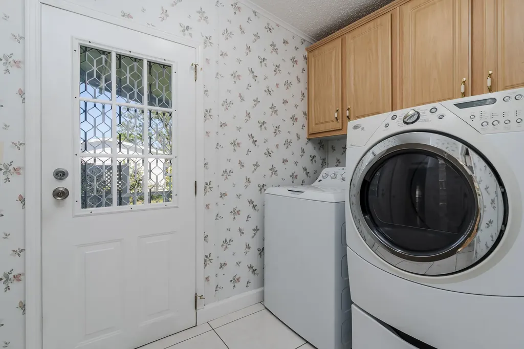 255 Riverwood Road Naples FL 34114