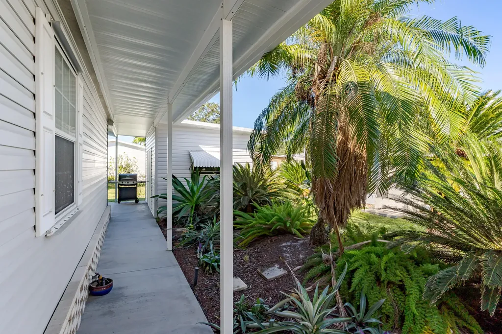 255 Riverwood Road Naples FL 34114