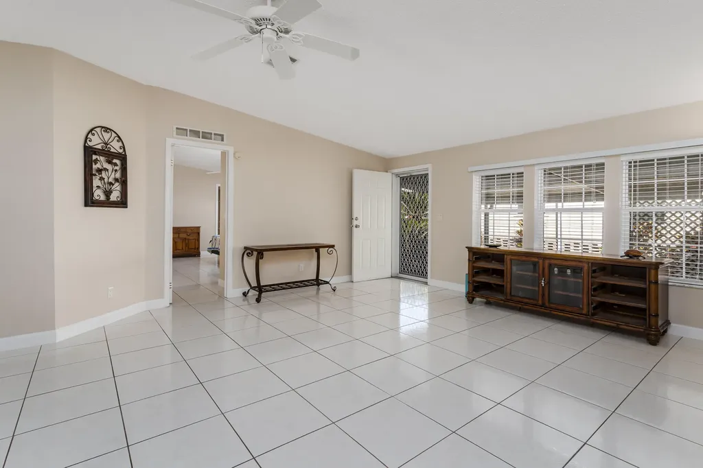 255 Riverwood Road Naples FL 34114