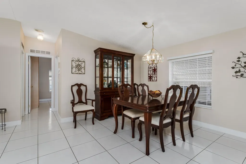 255 Riverwood Road Naples FL 34114