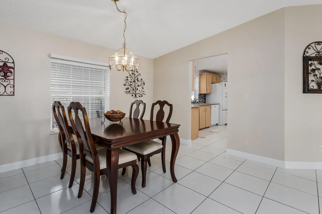 255 Riverwood Road Naples FL 34114