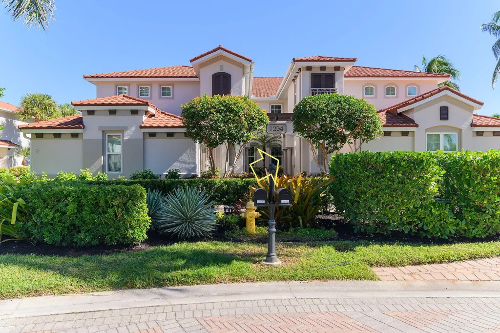 1294 Rialto Way Naples FL 34114