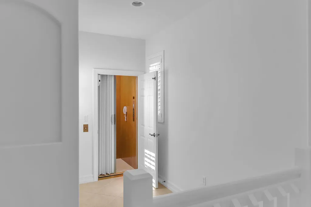 1294 Rialto Way Naples FL 34114