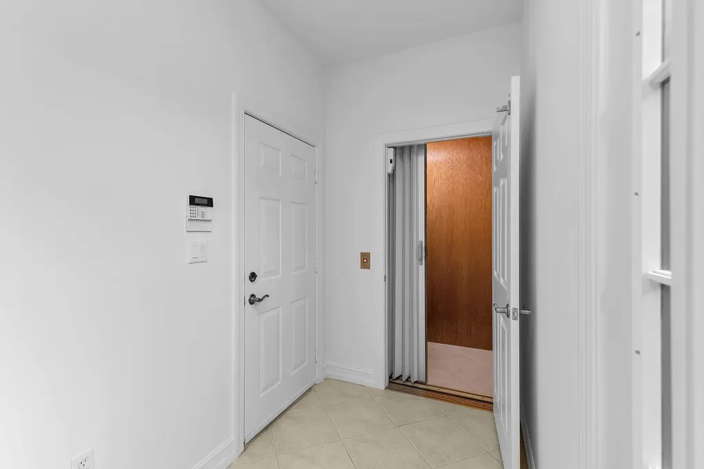 1294 Rialto Way Naples FL 34114