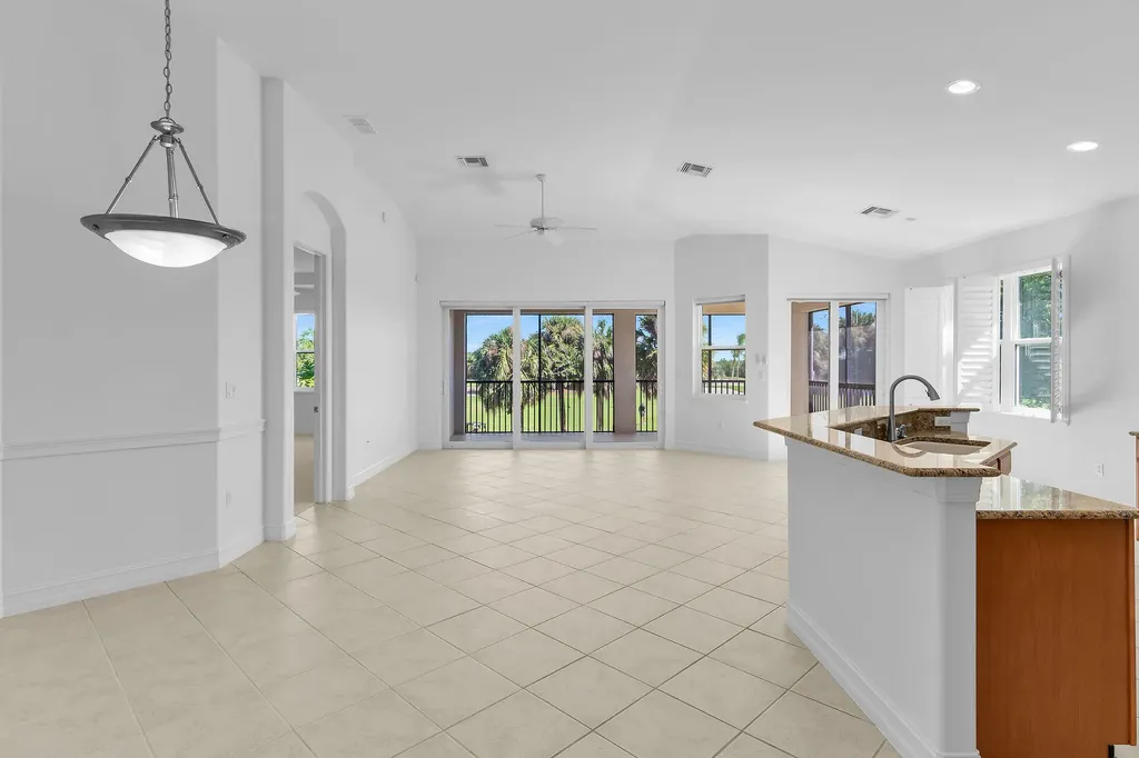 1294 Rialto Way Naples FL 34114