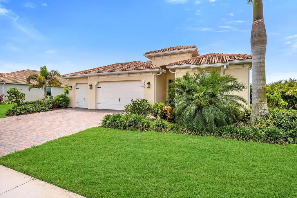 18718 Lake Hammock Drive Naples FL 34114