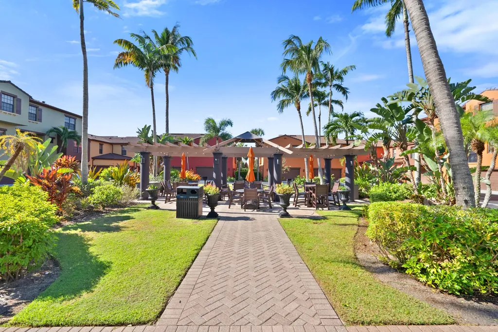 9081 Albion Naples FL 34113