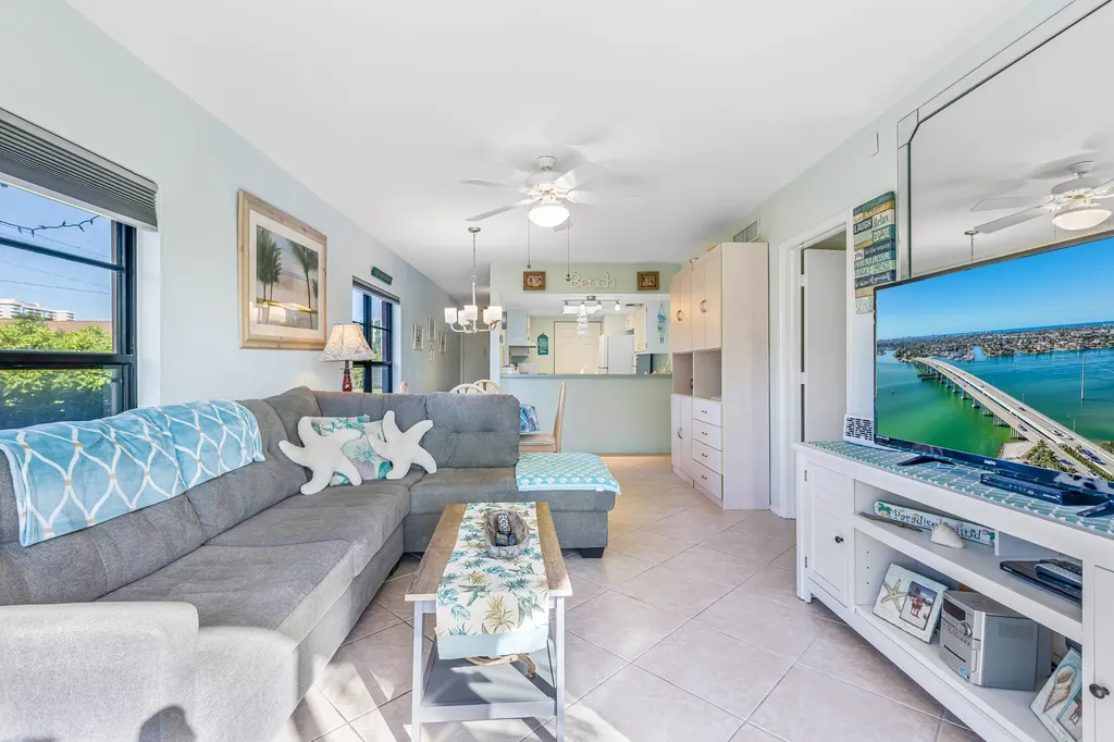 27 Greenbrier Marco Island FL 34145