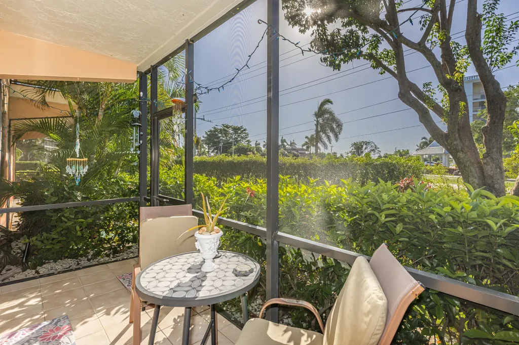 27 Greenbrier Marco Island FL 34145