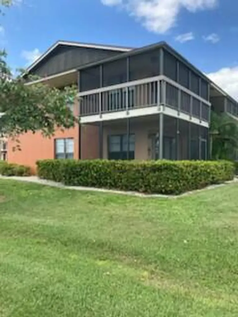 27 Greenbrier Marco Island FL 34145