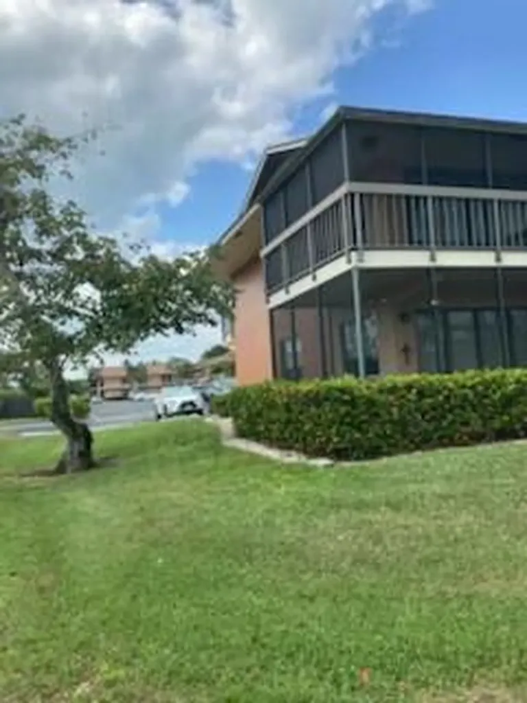 27 Greenbrier Marco Island FL 34145