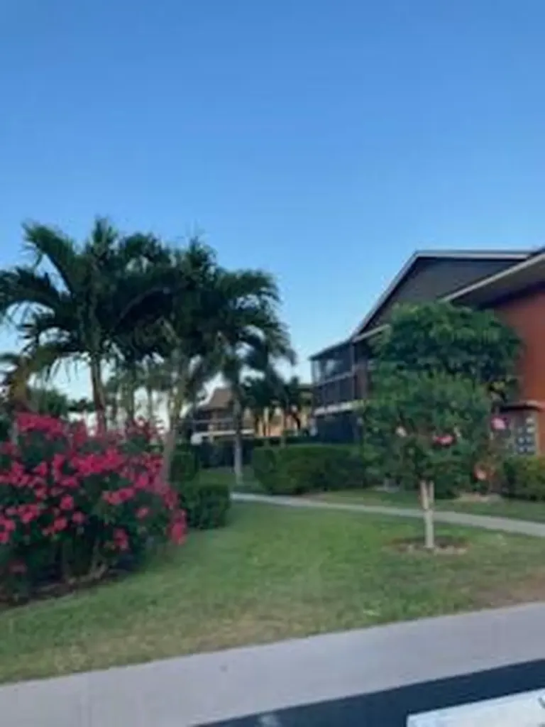 27 Greenbrier Marco Island FL 34145