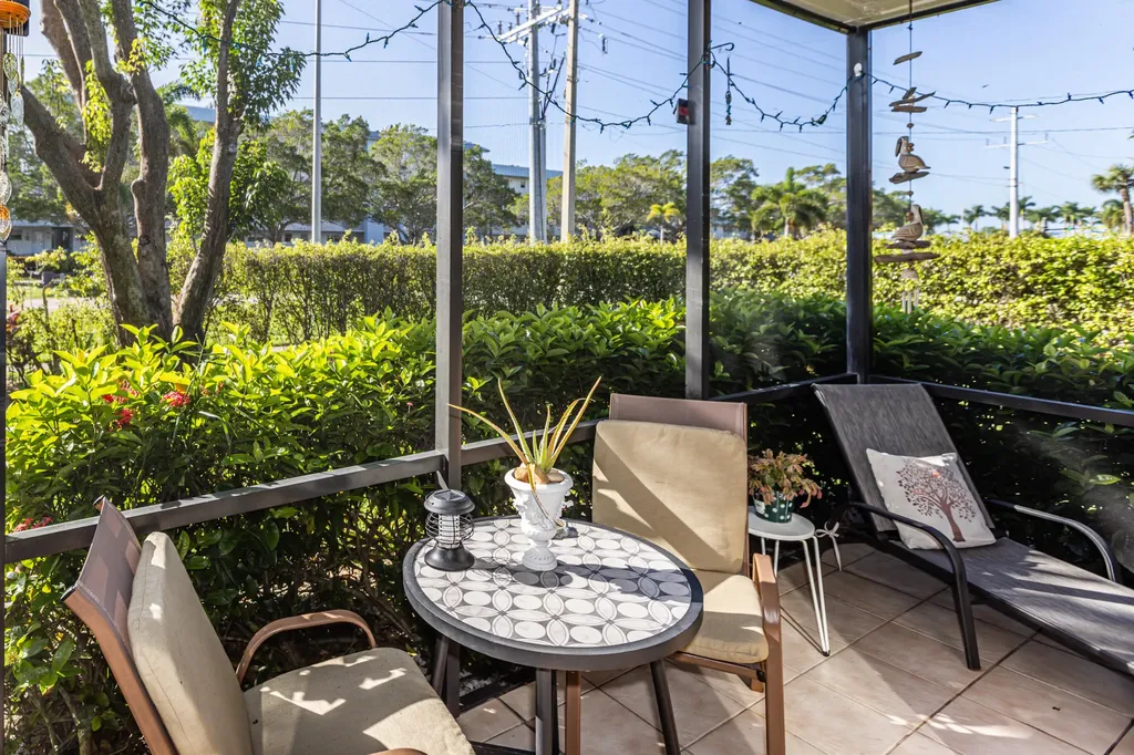 27 Greenbrier Marco Island FL 34145