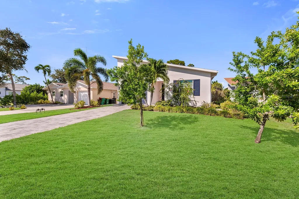 811 108th Avenue N Naples FL 34108