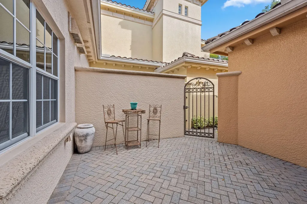 2710 Callista Court Naples FL 34114
