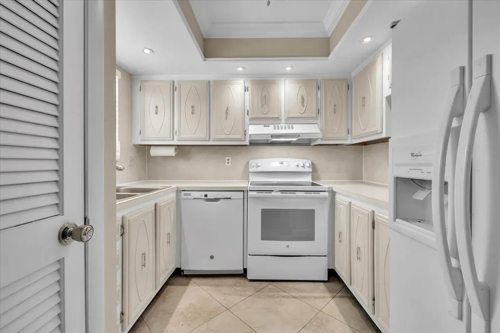 325 Charlemagne Boulevard Naples FL 34112